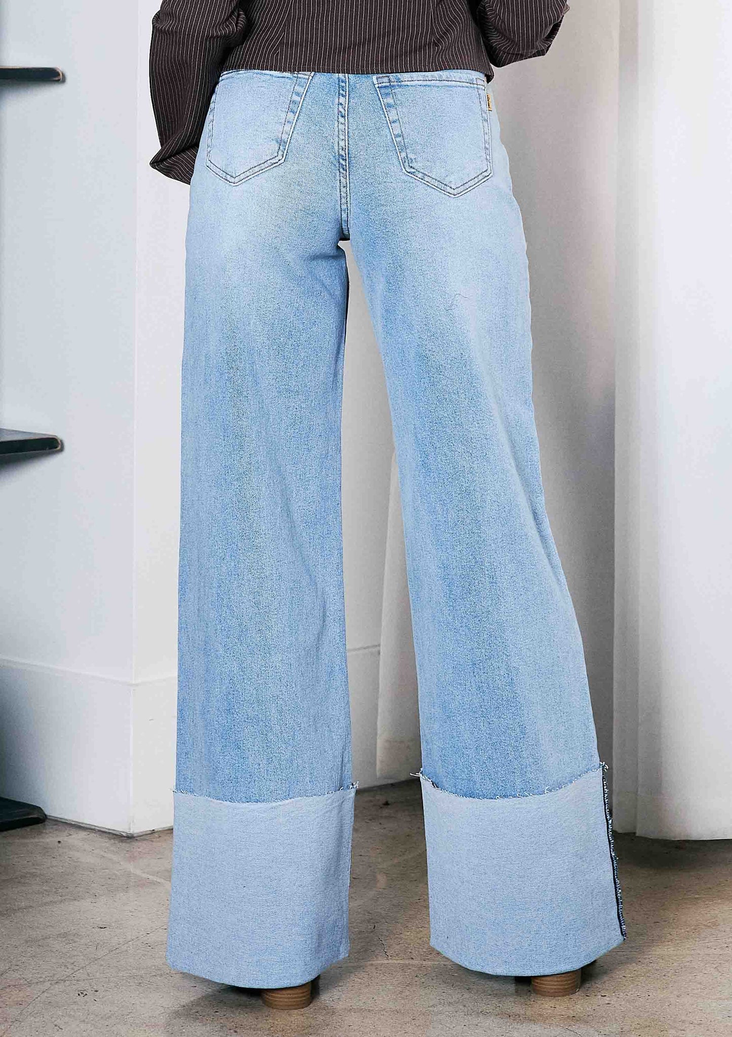 Wide Leg High Waisted Jeans with Comfort Stretch- Light Stone