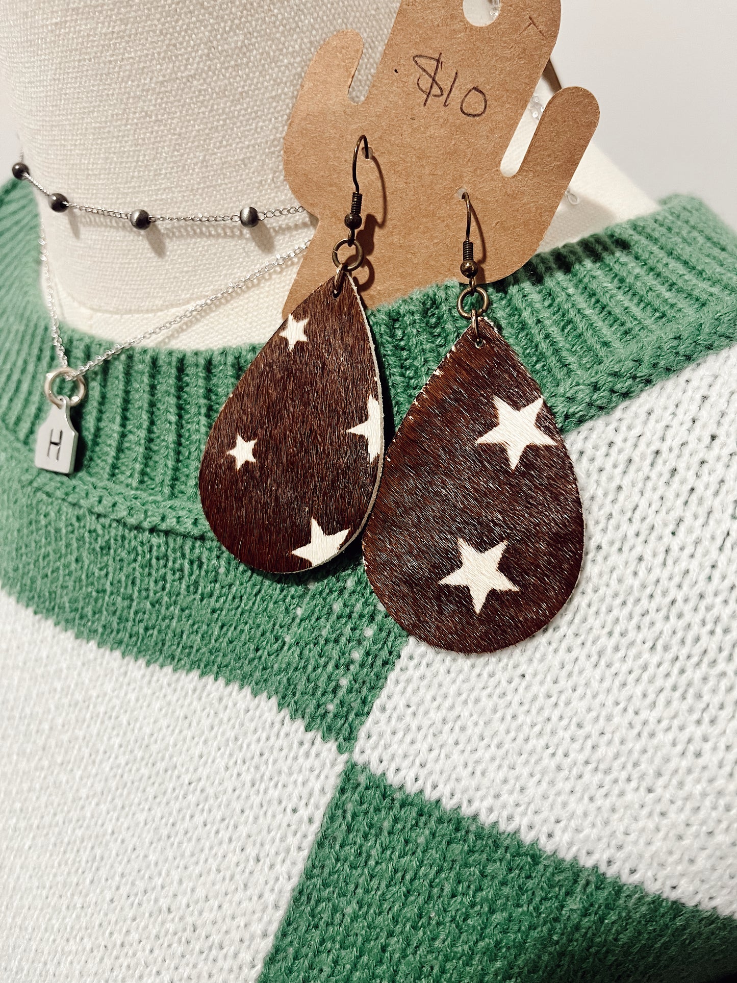 Brown & White Star Earrings