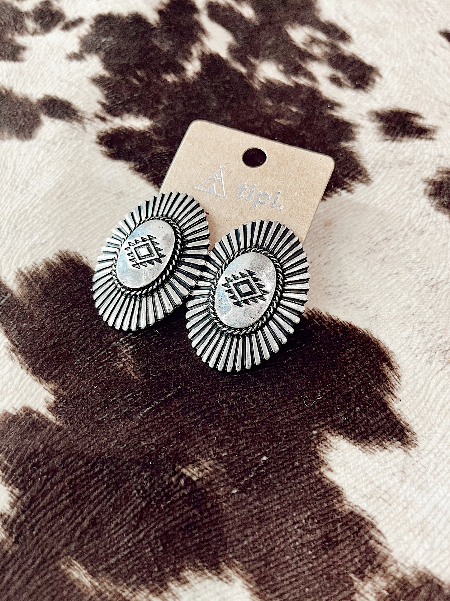 WESTERN CONCHO DESIGN POST EARRINGS