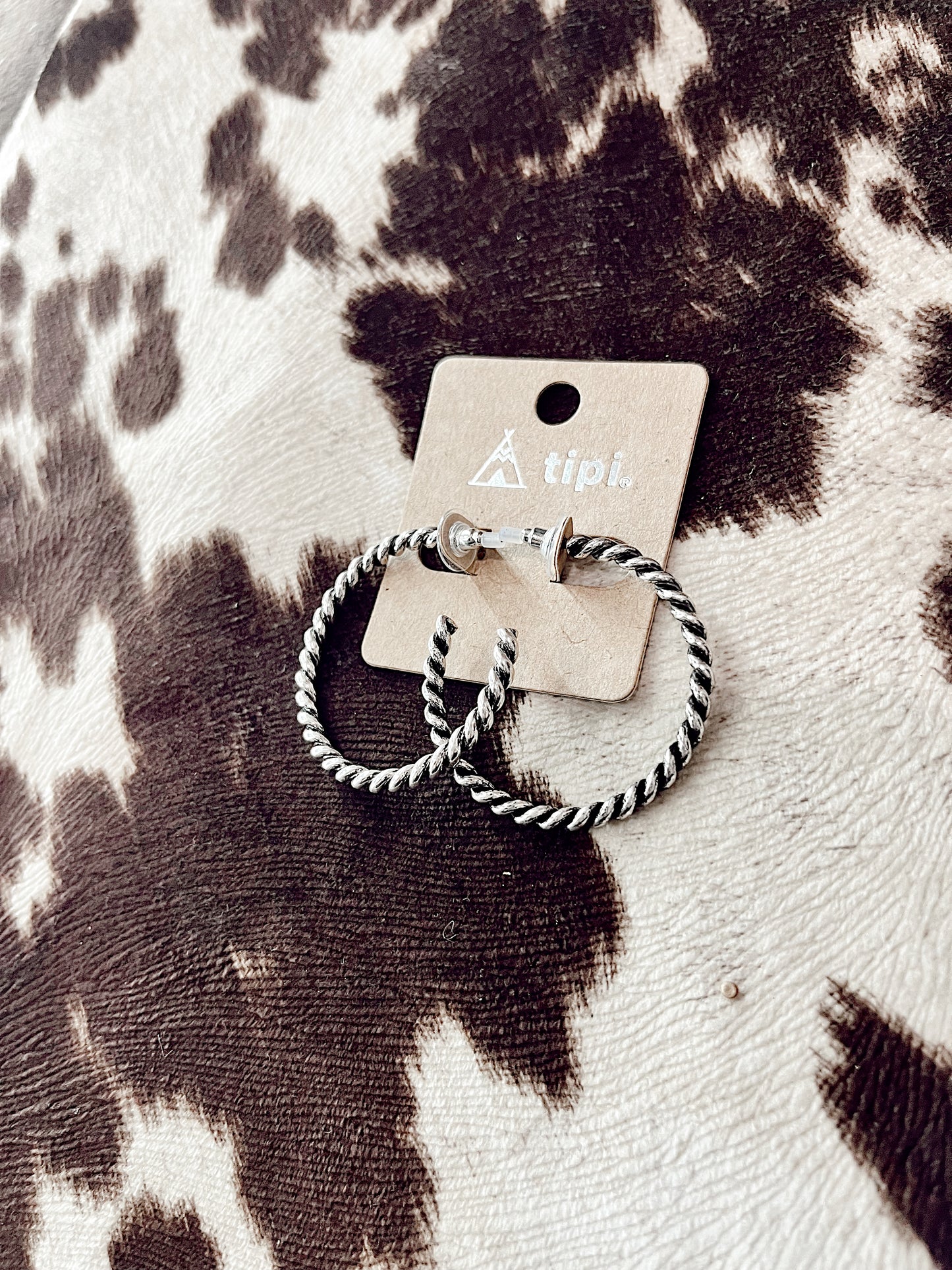 Western Twisted Hoop Earrings- Medium