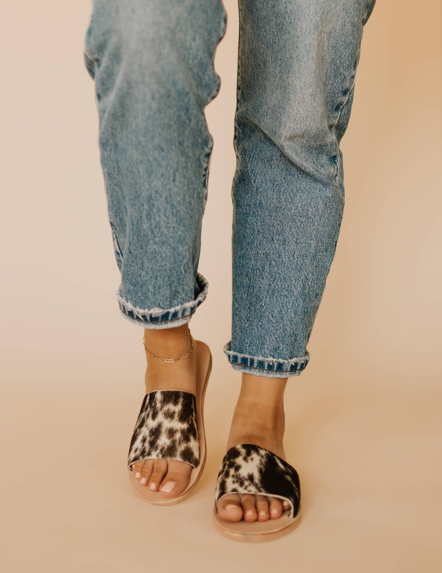 Nadia Cowhide Slides: Salt & Pepper