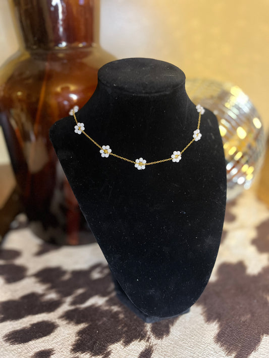 White Daisy Chain Necklace