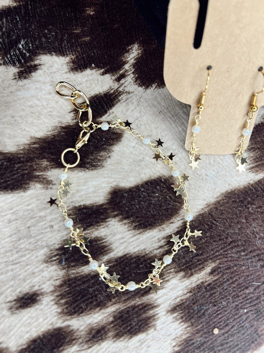 Gold Star and Pearl Chain Bracelet