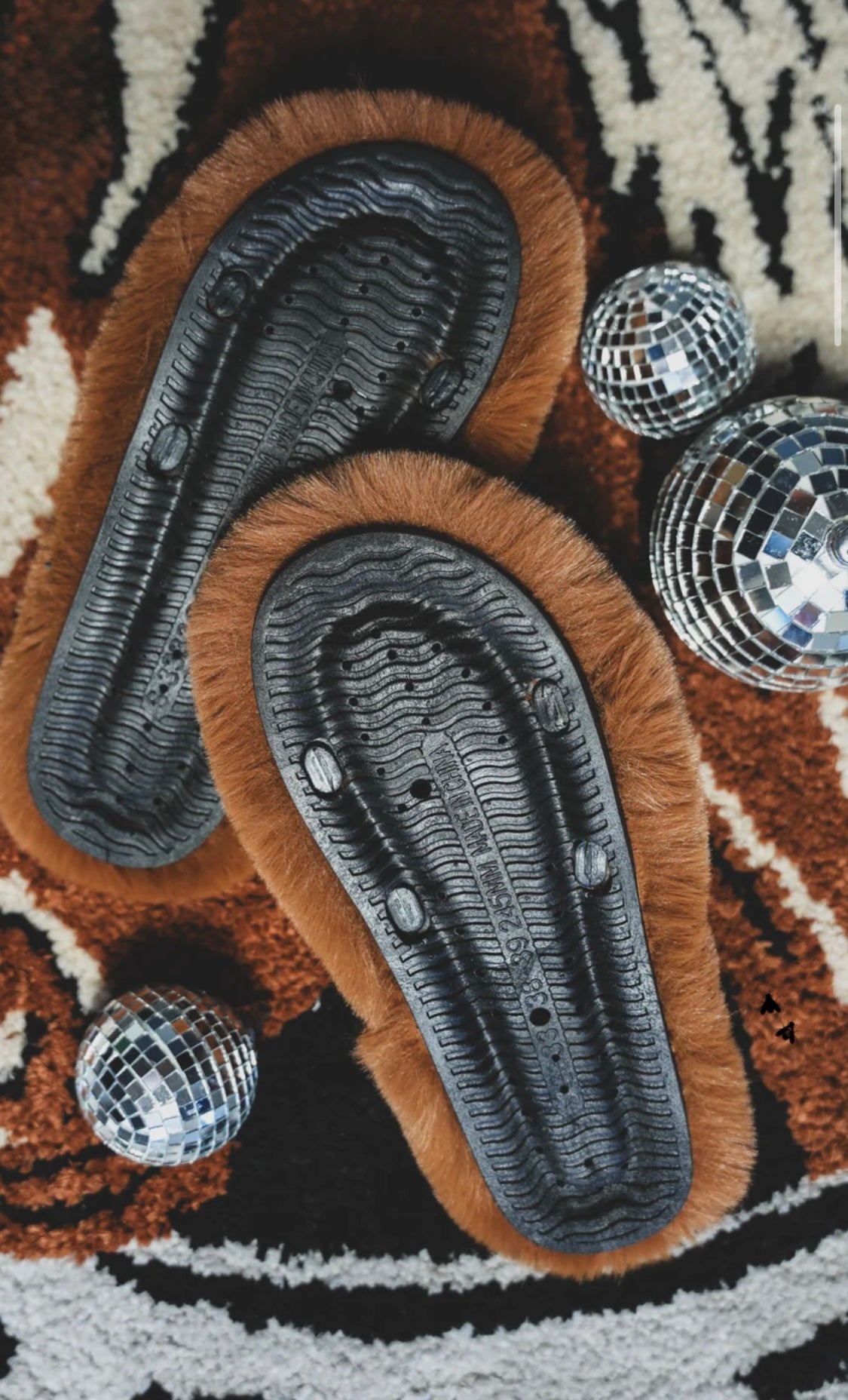 Home Buckles Sandles—Midnight